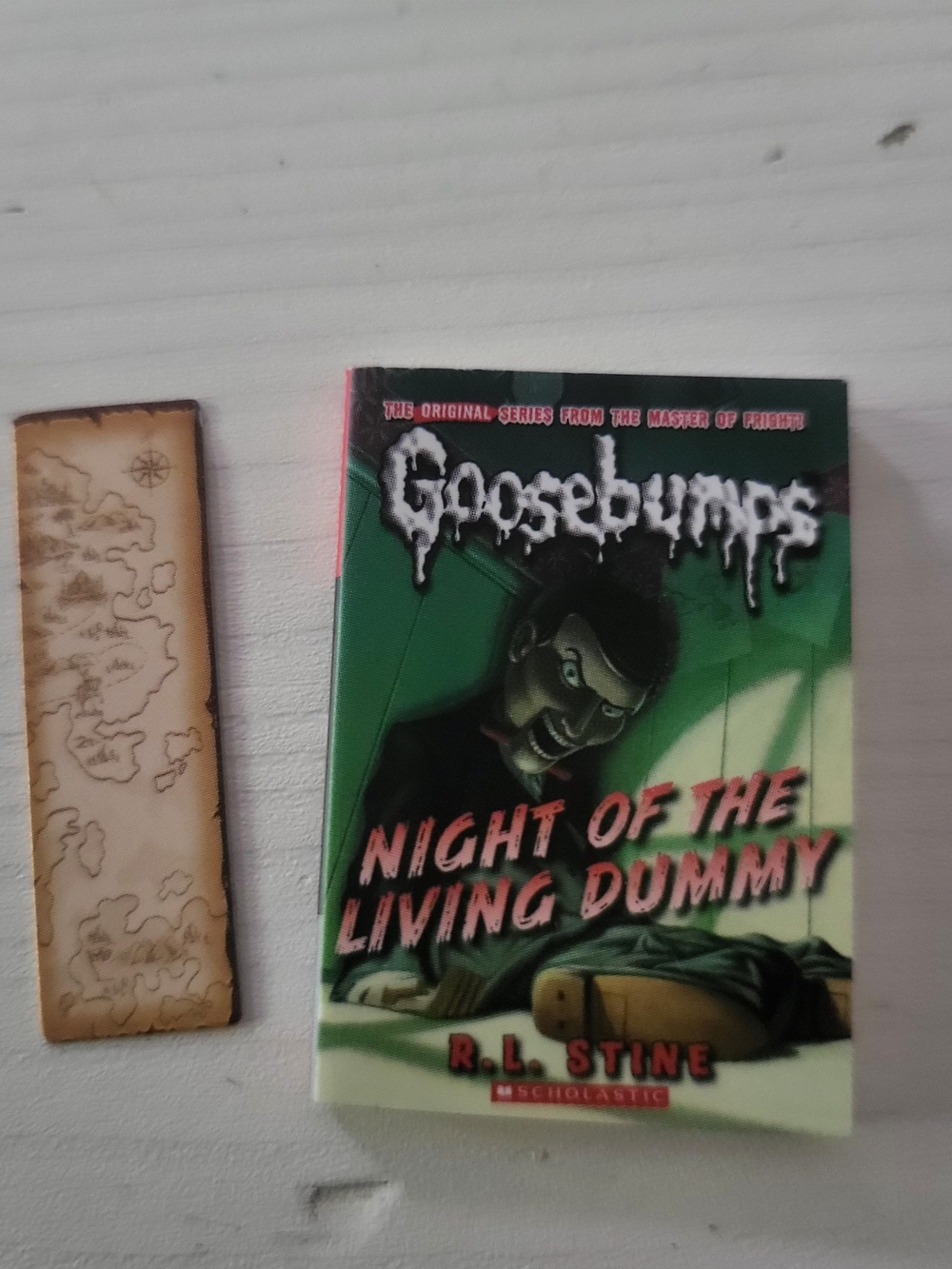 Zuru Mini Brands Book - Goosebumps Night of the Living Dummy - R.L. Stine